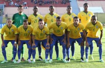 La oncena titular de Brasil, antes del duelo frente a Chile.