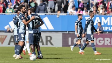 Fomeyem celebra con Alves el triunfo en Zaragoza