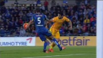 El Barça reclamó penalti en el minuto 35 por mano de Vergini