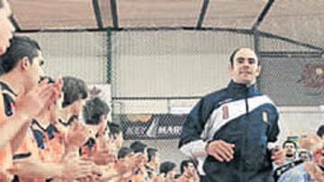 <b>PREMIO. </b>El Almería agasajó al Ciudad Real por su título europeo.