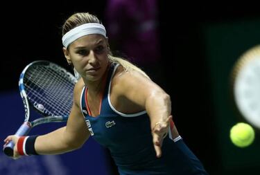 Cibulkova knocks Halep out of WTA Finals in Singapore