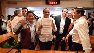 Cuauhtémoc balnco presenta su registro como candidato a la fobernatura de Morelos en las elecciones estatales de 2018.