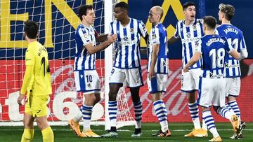 La Real celebra el gol con Isak