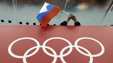 Un seguidor ruso ondea su bandera durante los Juegos de Sochi. 