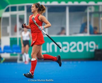 Es la mejor jugadora de hockey césped de la historia de Chile. Es figura en la liga belga, el año pasado jugó en el campeonato holandés, pero con "Las Diablas" no pudieron llegar a Tokio. El equipo chileno perdió en el Preolímpico de 2019 ante Gran Bretaña. 