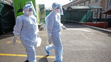 Professional healthcare workers wearing personal protective equipment (PPE) make their way to tents dedicated to the treatment of possible COVID-19 coronavirus patients at the Tshwane District Hospital in Pretoria on July 10, 2020. (Photo by Phill Magakoe