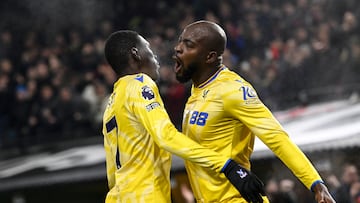 Soccer Football - Premier League - Ipswich Town v Crystal Palace - Portman Road, Ipswich, Britain - December 3, 2024 Crystal Palace's Jean-Philippe Mateta celebrates scoring their first goal with Ismaila Sarr REUTERS/Tony O Brien EDITORIAL USE ONLY. NO USE WITH UNAUTHORIZED AUDIO, VIDEO, DATA, FIXTURE LISTS, CLUB/LEAGUE LOGOS OR 'LIVE' SERVICES. ONLINE IN-MATCH USE LIMITED TO 120 IMAGES, NO VIDEO EMULATION. NO USE IN BETTING, GAMES OR SINGLE CLUB/LEAGUE/PLAYER PUBLICATIONS. PLEASE CONTACT YOUR ACCOUNT REPRESENTATIVE FOR FURTHER DETAILS..