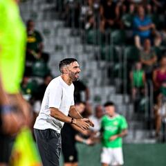 Dos volcanes en erupción se citan en el Martínez Valero