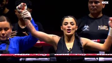 Karely Ruiz festeja el triunfo ante Karina García.