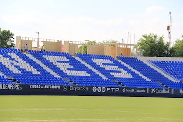 Obras de construcción de los nuevos palcos VIP de Butarque, estadio del Leganés.