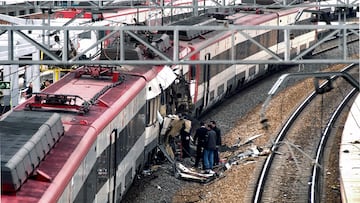 MADRID, ESPAÑA - 11 DE MARZO DE 2004: Atentado terrorista perpetrado por Al Qaeda en la estación de cercanías de Santa Eugenia, al su de Madrid, coordinado con diversas explosiones en otros puntos de la ciudad que dejó un total de 193 fallecidos y más de 2.000 heridos.  