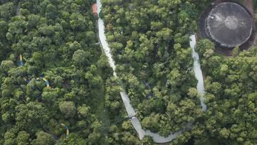 La pista de esqu&iacute; de Escape Theme Park, en Malasia, vista desde el aire, en pleno bosque tropical. 