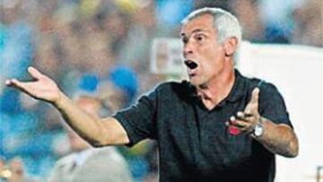 <b>DEFINITIVO. </b>Héctor Cúper ocupará el banquillo del Betis al menos durante la próxima temporada.