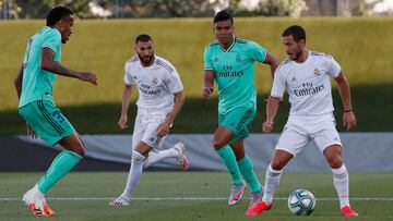 Militao, Casemiro y Hazardm este verano, junto con Benzema: los tres se han entrenado en sus casas mientras han estado confinados por ser positivos en COVID-19.