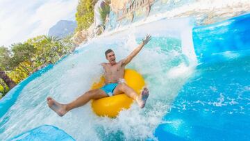 Es un clásico del verano en una de la poblaciones más icónicas del turismo mundial. Un hermoso entorno natural, con grandes atracciones acuáticas para todas las edades y gustos, jardines con vegetación típica de la zona y toda una serie de servicios adicionales esperan al turista. Si estás buscando pasar un día lleno de diversión y una experiencia inolvidable, Aqualandia es tu parque.