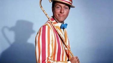 Dick Van Dyke revela que la autora de ‘Mary Poppins’ no le quería ni a él ni a Julie Andrews, y Disney respondió a su manera
