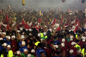 A las 8 de la noche comenzó la clausura de las justas que estuvo marcada por tres aspectos. La entrega de la próxima edición de los Juegos a Panamá que será la próxima sede, la muestra del Carnaval de Barranquilla y el concierto de Silvestre Dangond.