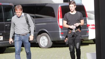 Vietto, tras pasar el reconocimiento m¨¦dico con el Valencia.