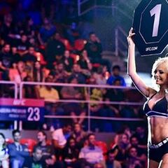 La Ring Girl del año en los ‘World MMA Awards’ se tatúa el logo de la UFC