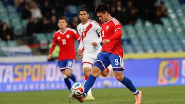 Aravena deja pasar otra chance: la Roja se preocupa