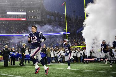 Los New England Patriots, liderados por Tom Brady, han sido el equipo más ganador de lo que va de siglo en la NFL. Han ganado seis veces el título, algo tremendamente complicado. La igualdad en la competición y su dureza hace que sea muy difícil tener una racha larga. Más si cabe si hablamos de victorias, pues los Patriots lo lograron. Entre el 5 de octubre de 2003 y el 31 de octubre de 2004, los de Nueva Inglaterra lograron 21 victorias consecutivas. Los Pittsburgh Steelers les vencieron 20-34 en la octava semana de competición. 