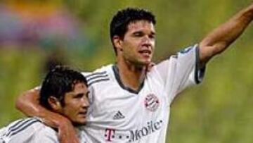 <b>AUSENTE.</B> Bixente Lizarazu no podrá con el Bayern ante el Deportivo, en un partido para el que también es duda Michael Ballack.