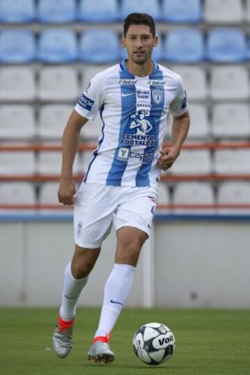 El jugador más alto de la liga. Defensa central estadounidense de los Tuzos del Pachuca. Titular indiscutible con su selección.