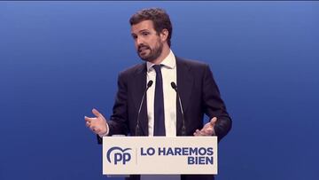 La metáfora de Casado en su discurso de adiós con las cámaras enfocando las caras de Feijóo