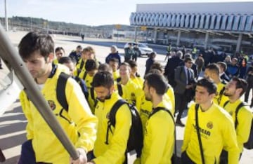 El Villarreal se ha convertido hoy en el primer pasajero "oficial" del aeropuerto de Castellón, inaugurado hace casi cuatro años, al subirse a un avión chárter que le llevó hasta San Sebastián para enfrentarse a la Real Sociedad en la Copa del Rey. 