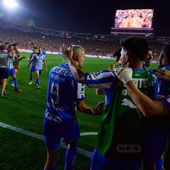 Maxi Meza anota el segundo de Rayados en el Clásico Regio de Liguilla