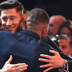 Lewandowski acerca a Mbappé