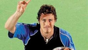<b>VICTORIOSO. </b>El ruso Marat Safin posa con su trofeo.