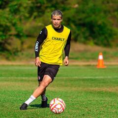Nico Díaz regala comida a personas en situación de calle