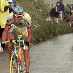 El duelo Pantani-Ullrich, entre arrestos y registros