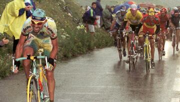 El duelo Pantani-Ullrich, entre arrestos y registros