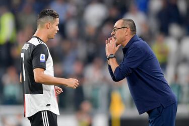 Ocurrió durante la temporada 2019-2020 en la Juventus, principalmente debido a las sustituciones del jugador portugués. El incidente más destacado fue en noviembre de 2019 durante un partido de la Serie A contra el AC Milan. Sarri reemplazó a Cristiano Ronaldo en el minuto 55 del partido, haciendo entrar a Paulo Dybala. Ronaldo se mostró visiblemente enfadado por la decisión.