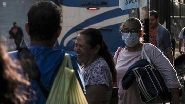 El coronavirus puede sobrevivir ocho horas en la ropa.