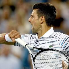 Djokovic gana fácil a Pouille y jugará ante Medvedev