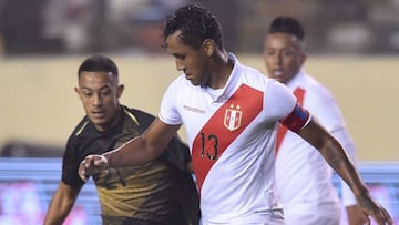 Renato Tapia, capitán precoz