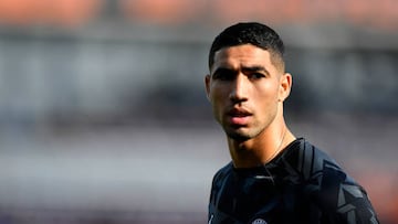 LORIENT, FRANCE - NOVEMBER 06: Achraf Hakimi of Paris Saint-Germain warms up before the Ligue 1 match between FC Lorient and Paris Saint-Germain at Stade Du Moustoir on November 06, 2022 in Lorient, France. (Photo by Aurelien Meunier/Getty Images)