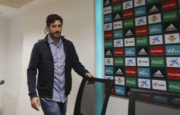 Victor Sanchez del Amo gets ready for his press conference ahead of the Real Madrid game on Sunday night.