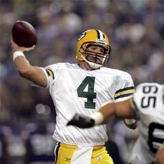 Brett Favre bate el record de pases de ''touchdown''