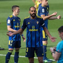 En el Cádiz no entienden el criterio de las manos