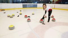 La vizca&iacute;na Irantzu Garc&iacute;a, primera espa&ntilde;ola profesional de curling, durante la entrevista con Efe en la que ha repasado su trayectoria y ha hablado de su sue&ntilde;o de clasificarse para los Juegos Ol&iacute;mpicos de Invierno de Pek&iacute;n 2022.