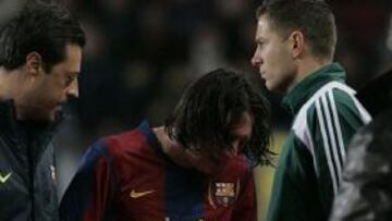 <strong>CON SU LESIÓN SE ACABÓ EL ENCUENTRO.</strong> El barcelonista Leo Messi se retiró entre lágrimas del Camp Nou después de sufrir una nueva lesión muscular, una rotura en el bíceps femoral de la pierna izquierda, la misma lesión que le mantuvo un mes y medio de baja entre diciembre y enero pasado.