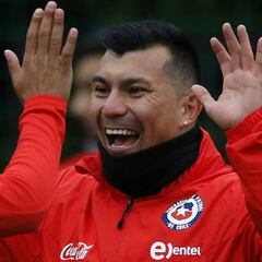 Galdames saludó a Medel con foto que fue furor en las redes