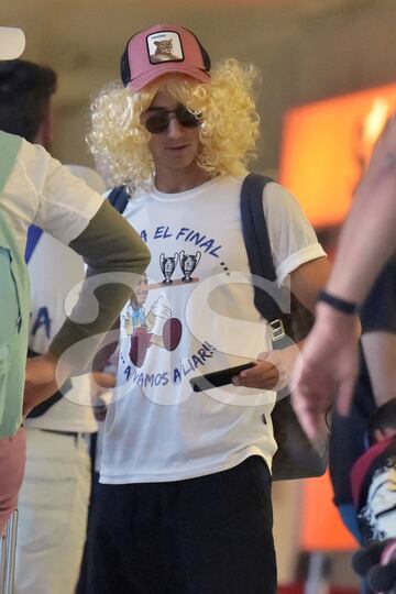 Lucas Vázquez y sus amigos en el aeropuerto de Ibiza para celebrar su despedida de soltero.