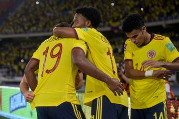 La Selección Colombia venció 3-1 a la Selección de Chile en el Metropolitano de Barranquilla por la fecha 10 de Eliminatorias Sudamericanas.