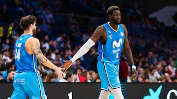 Mus Barro, pívot del Movistar Estudiantes, choca con el base Christian Díaz.