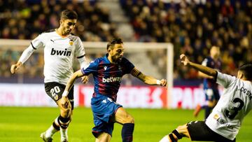 José Luis Morales en el derbi valenciano en Mestalla.